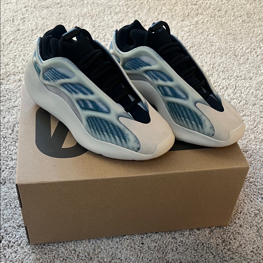Yeezy 700 V3 Kyanite